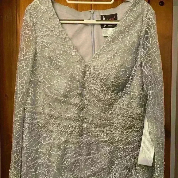 Mac Duggal Long Sleeve V Neck Midi Dress in Platinum 12408 Size 14 NWT - Picture 2 of 14